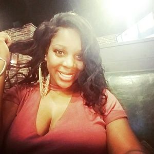 Meet your Posher, Dee dee